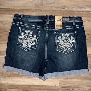 NTW EARL Woman’s Bling Jean Shorts Size 14